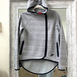Nike Tech Fleece Hoodie in Gray